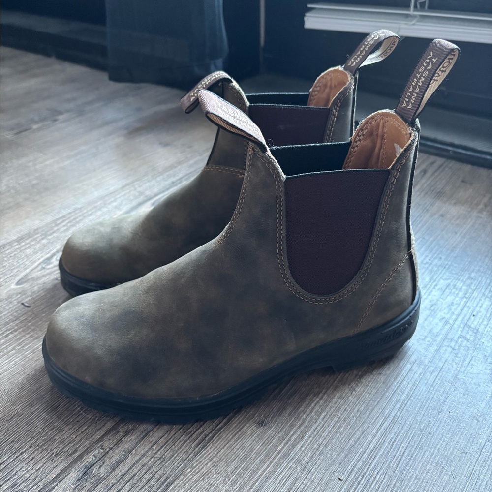 Blundstone Chelsea boots women’s 8.5/ men’s 7 / AUS 5.5